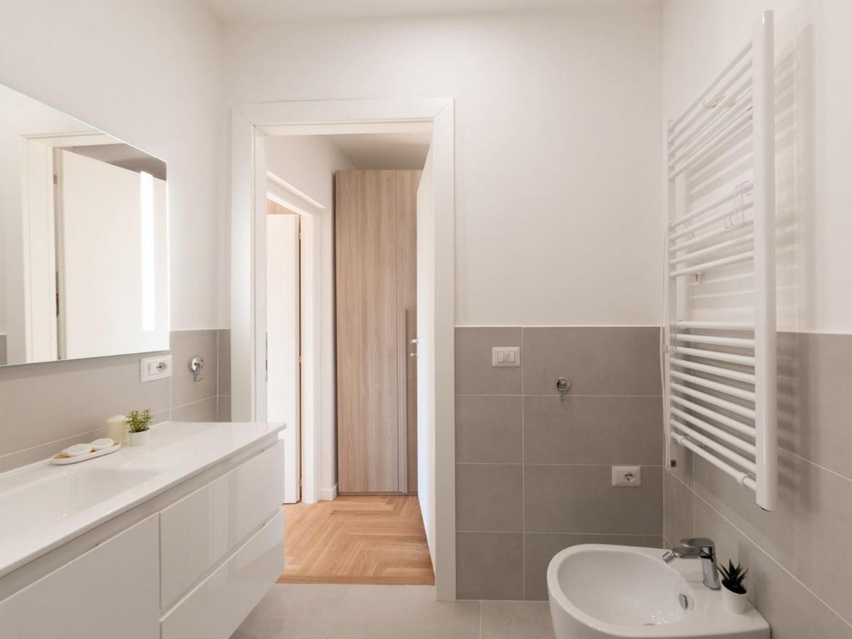 The Best Rent - Bright Apartment Near Isola Tiberina Rome Exterior photo